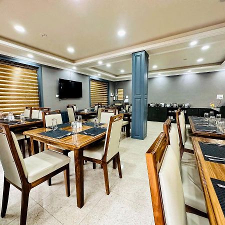 Srinagar Group Of Hotels Extérieur photo