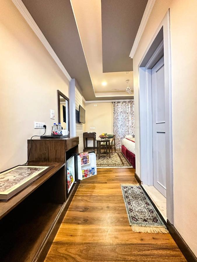 Srinagar Group Of Hotels Extérieur photo