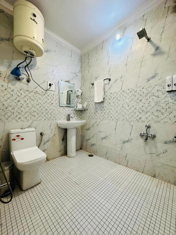 Srinagar Group Of Hotels Extérieur photo