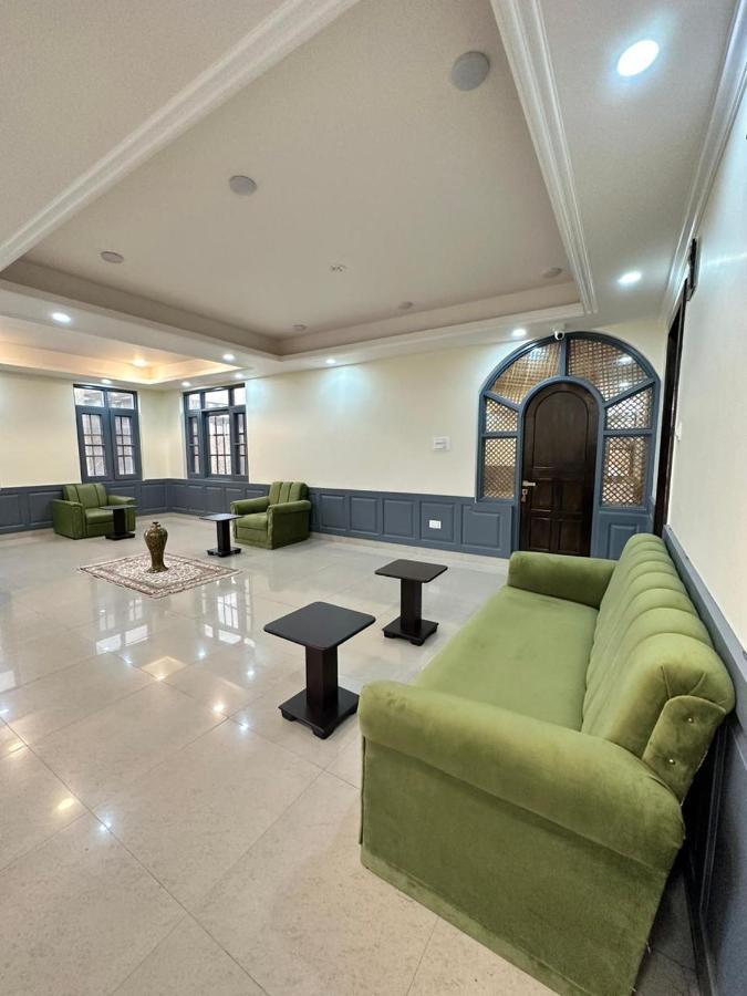 Srinagar Group Of Hotels Extérieur photo