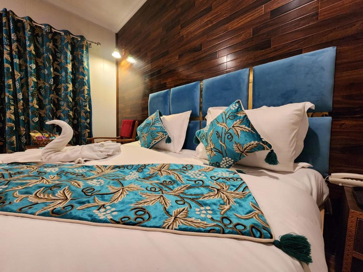 Srinagar Group Of Hotels Extérieur photo